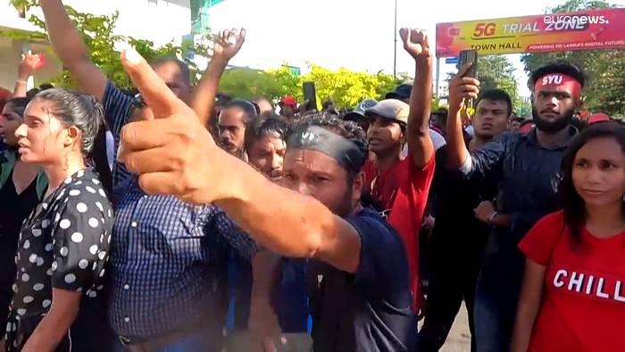 Video: Sri Lankas Polizei geht hart gegen Demonstranten vor