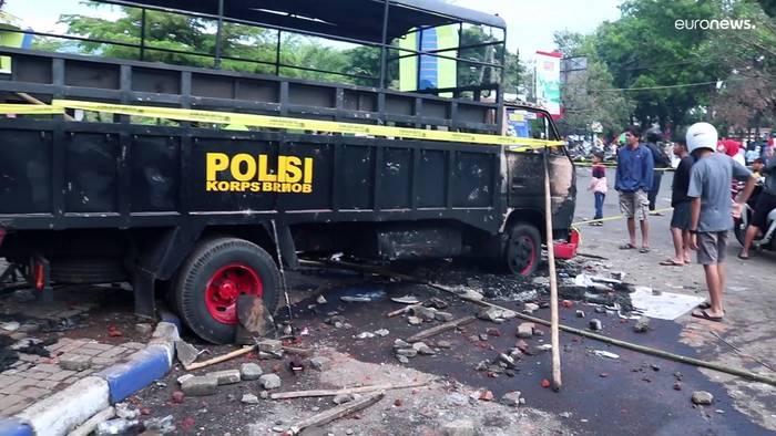 Video: Massenpanik in indonesischem Stadion: Mehr als 120 Tote