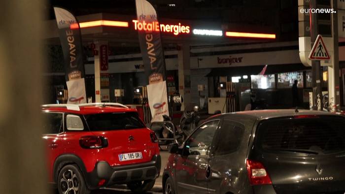 News video: In Frankreich wird der Sprit knapp - wegen Streik und billigerem Benzin