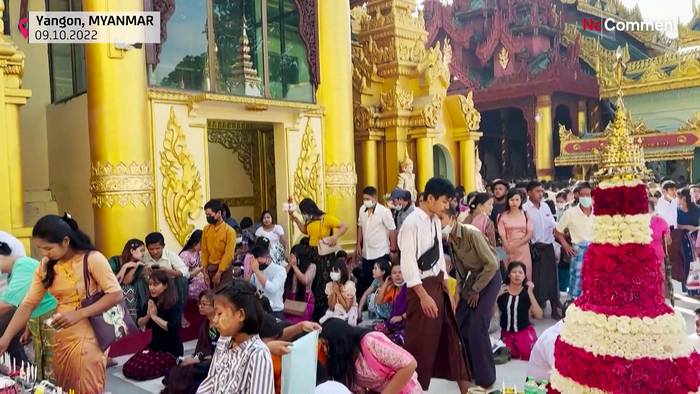 Video: Thadingyut-Fest in Myanmar: Tausende beten in der Shwedagon-Pagode