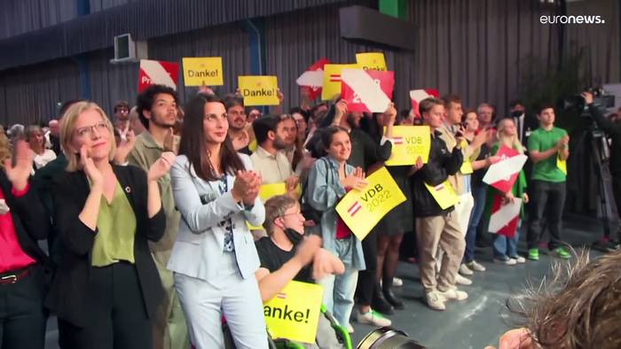 News video: Stichwahl vermieden: Van der Bellen (78) bleibt Bundespräsident