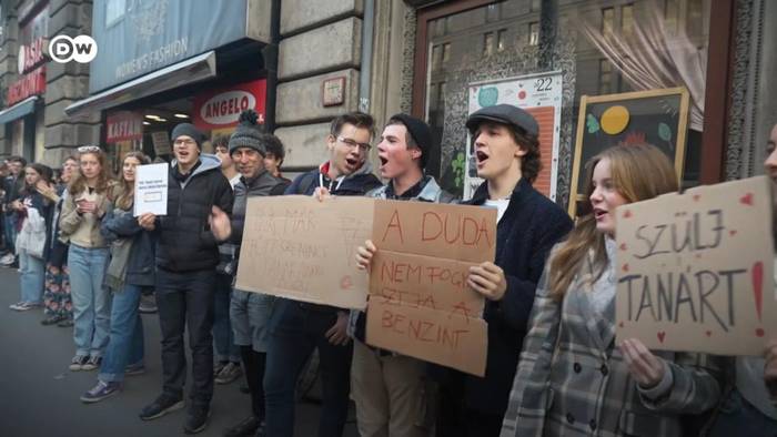Video: Budapest: Schüler streiken für entlassene Lehrer und eine Bildungsreform