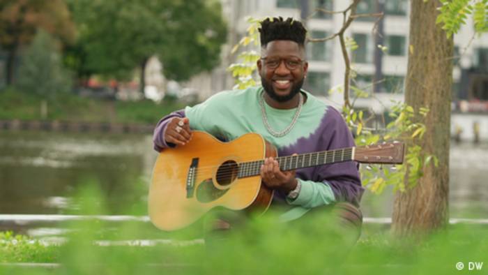 Video: Über Nacht zum Star: Der Sänger Kelvin Jones