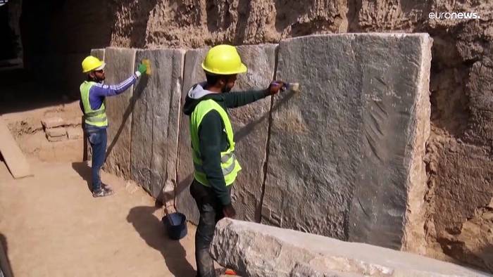 Video: Wunderschöne Wandbilder: Alte Felsschnitzereien in Mosul entdeckt