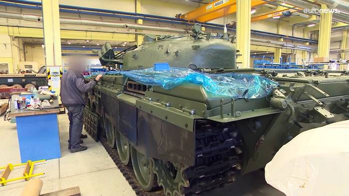 Video: Mehr als 11.000 Tschechen spenden Panzer 