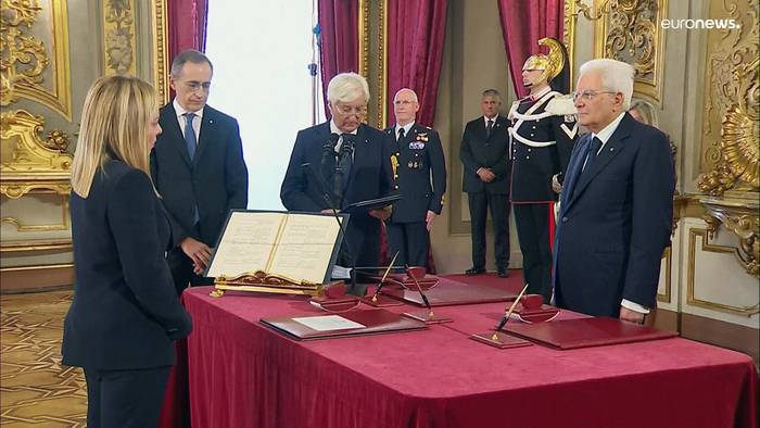 Video: Premiere im Quirinalspalast: Meloni als 1. Regierungschefin Italiens vereidigt
