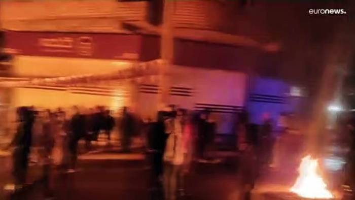 Video: Gegen Regime und Kopftuchzwang: Proteste im Iran gehen in die 6. Woche
