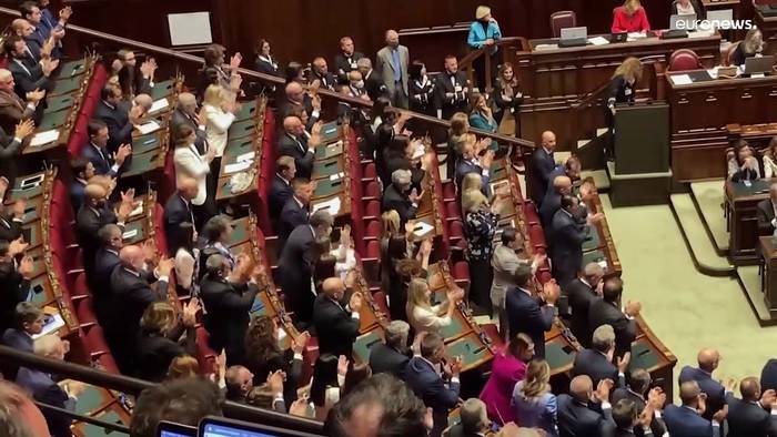 Video: Sieg für Italiens neue Ministerpräsidentin: Abgeordnetenkammer spricht Meloni Vertrauen aus