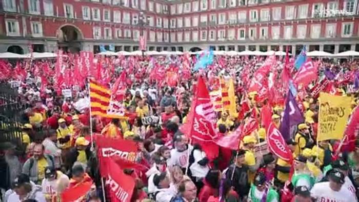 Video: Madrid: Massendemonstration für Lohnerhöhungen