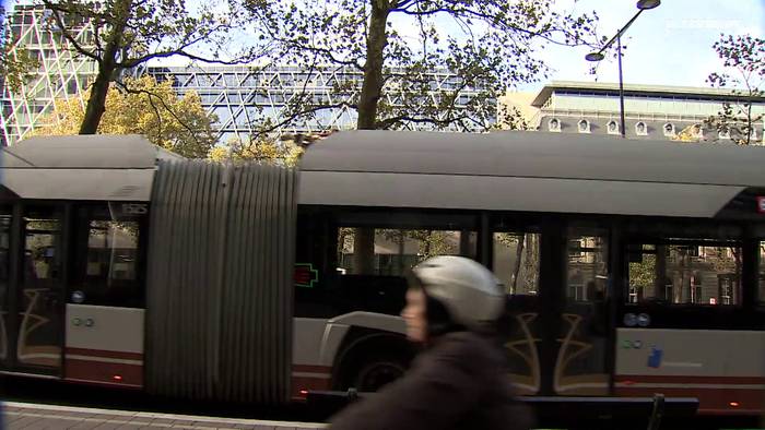 Video: Nur noch E-Busse auf Europas Straßen? Städte wollen Frist 2027