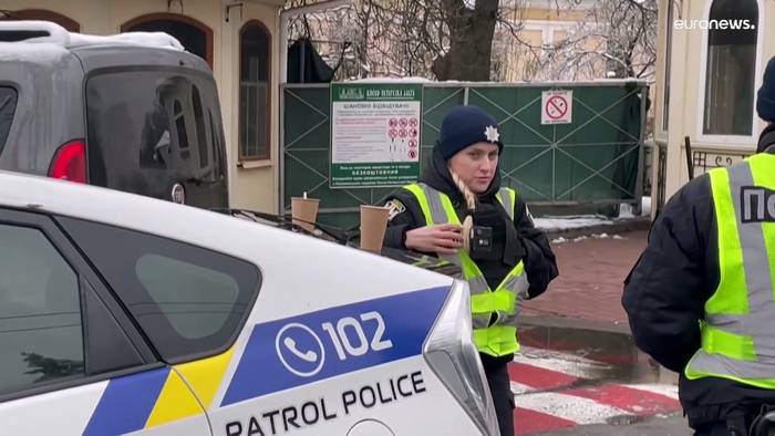 Video: Spione, Saboteure und Waffen vermutet: Razzien in russisch-orthodoxen Klöstern in der Ukraine