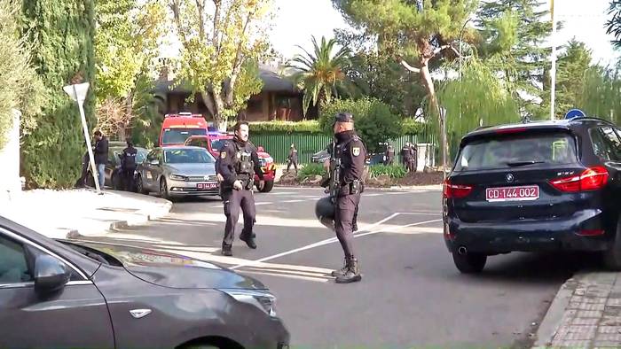 News video: Briefbombenserie in Spanien: US-Botschaft in Madrid alarmiert
