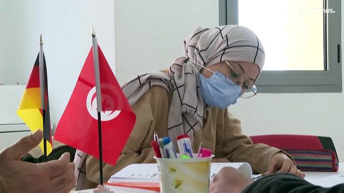 News video: Keine Zukunft in Tunesien: Junge Arbeitsuchende wagen den Sprung nach Deutschland