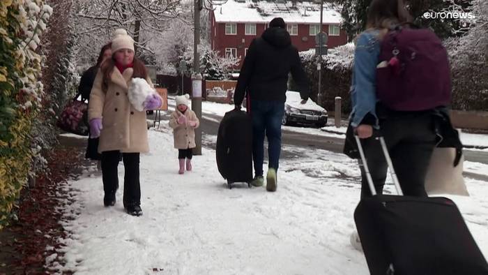 Video: Wintereinbruch in Europa: Wie vier Länder mit dem Schneechaos kämpfen