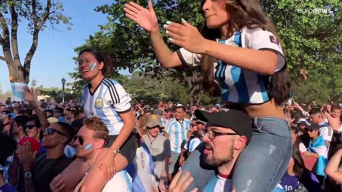 Video: Holt Messi diesmal den Titel? Argentinien feiert Einzug ins WM-Finale