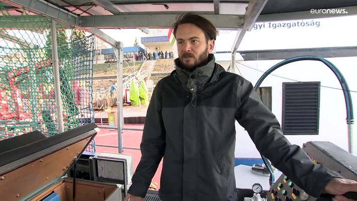 Video: Ungarn: Wie ein automatisches Müllsammelboot Abfälle aus den Flüssen fischt