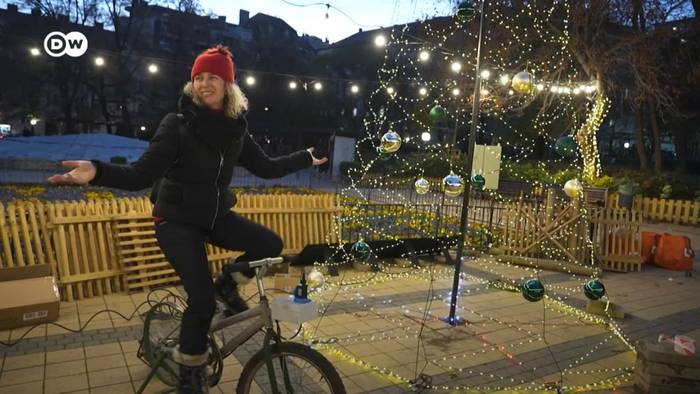 Video: Budapest: Ein Lichtfahrrad für den Weihnachtsmarkt