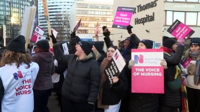 News video: Britisches Klinikpersonal streikt zum ersten Mal in der Geschichte für höhere Löhne