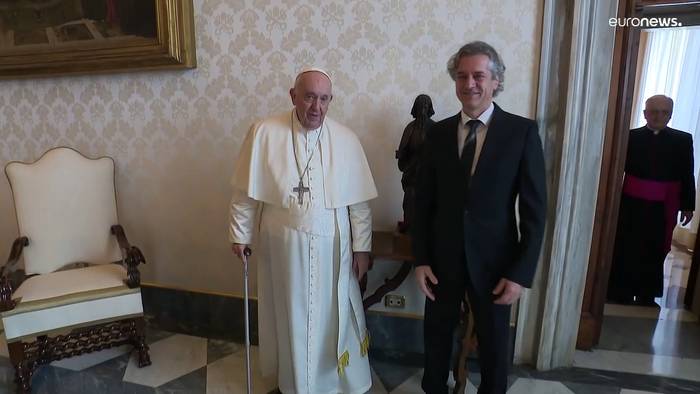 Video: Papst feiert 86. Geburtstag: Golob brachte lecker Potica mit