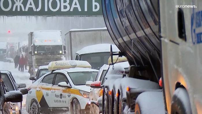 Video: Moskau versinkt im Schnee: So viel Schnee hat es seit 1993 nicht gegeben