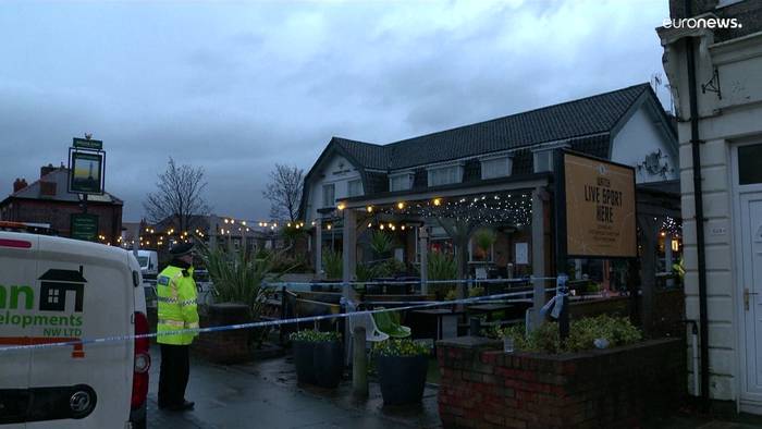 News video: Eine 26-jährige Frau wird in England in einem Pub angeschossen, sie stirbt im Krankenhaus