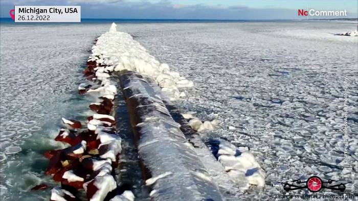Video: USA: Wintersturm formt faszinierende Eisskulpturen im Michigansee