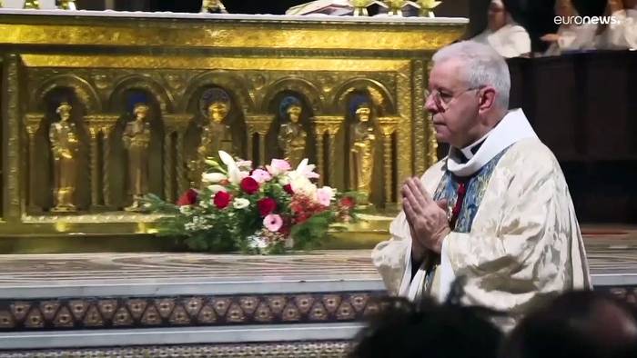 Video: Abschied nehmen vom früheren Papst - Gläubige erweisen emeritiertem Benedikt XVI. die letzte Ehre