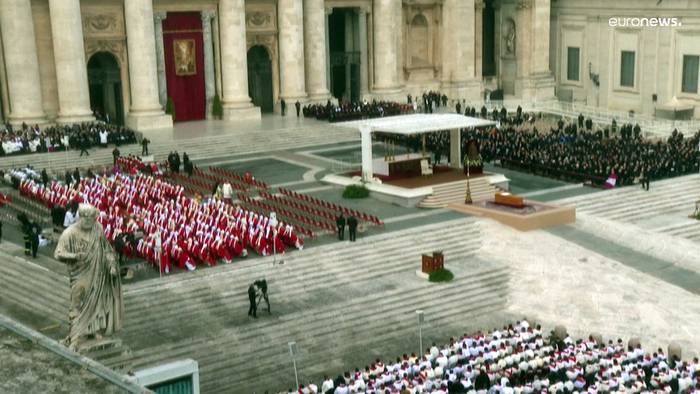 News video: In den Katakomben des Vatikan: Benedikt XVI. ist im Petersdom beigesetzt worden