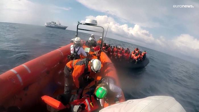 Video: 110 Menschen in Seenot gerettet - zugewiesener Hafen Ancona 4 Tage entfernt