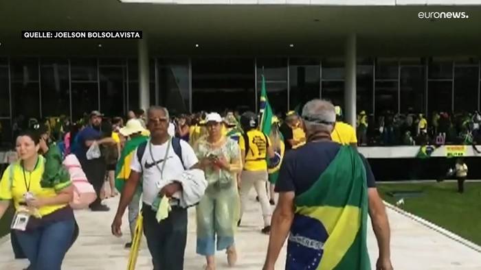 Video: Brasilien: Anhänger von Ex-Präsident Bolsonaro stürmen Regierungsviertel