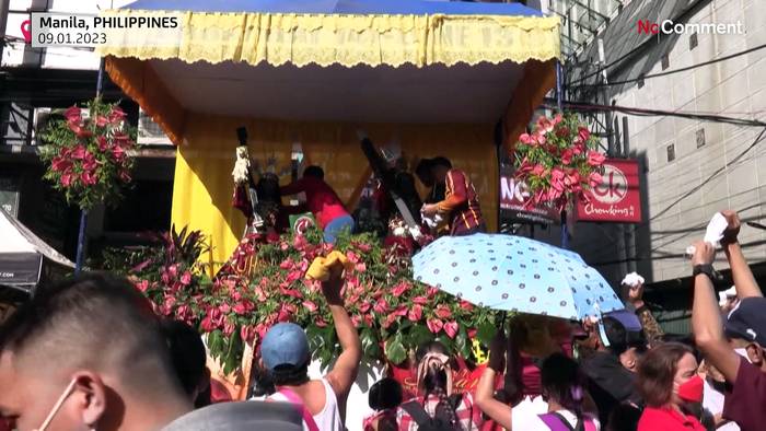 Video: Glaubensmarsch in Manila: Eine Statue, die Wunder vollbringen soll
