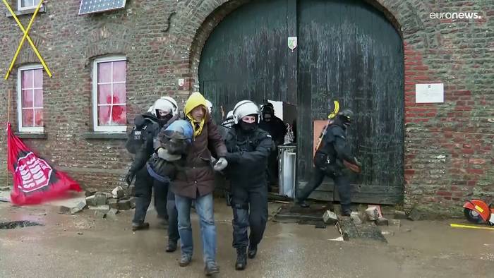 Video: Polizeieinsatz in Lützerath: Räumung kommt ohne viel Gegenwehr voran