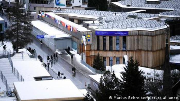 News video: Regenbogenfahnen in Davos - mehr Diversität beim Weltwirtschaftsforum