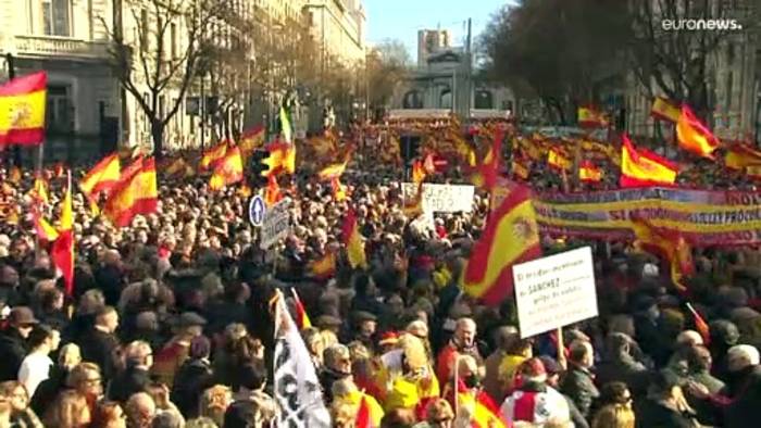 Video: Rechte Gruppen, PP und Vox rufen zum Protest gegen Sánchez auf