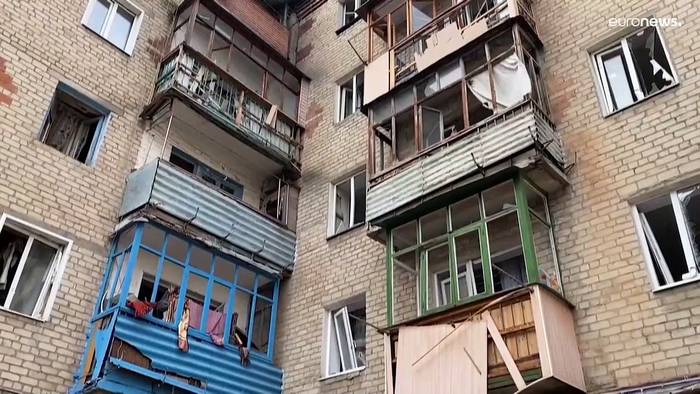News video: Ukraine: neuer Granatenangriff auf Wohnhäuser, 10 Zivilisten sterben dabei