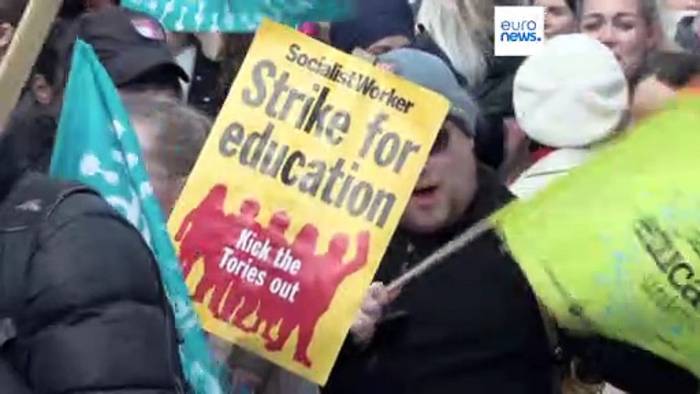 Video: Britische Lehrkräfte machen Lärm: Sie wollen mehr Geld