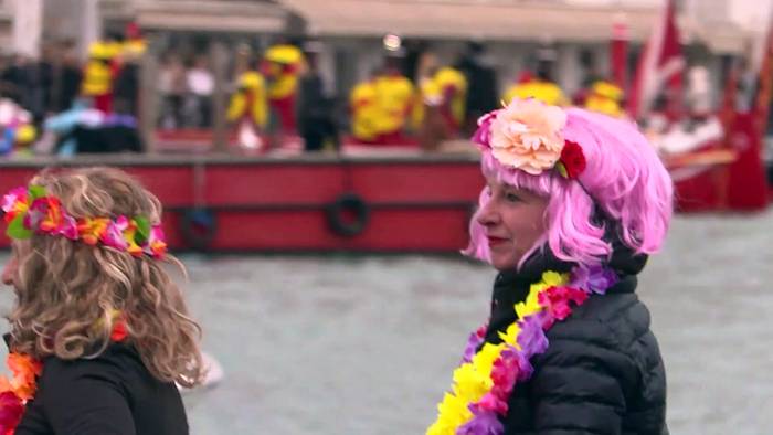 News video: Venezianische Masken, satirische Figuren: Italien steht im Zeichen des Karnevals