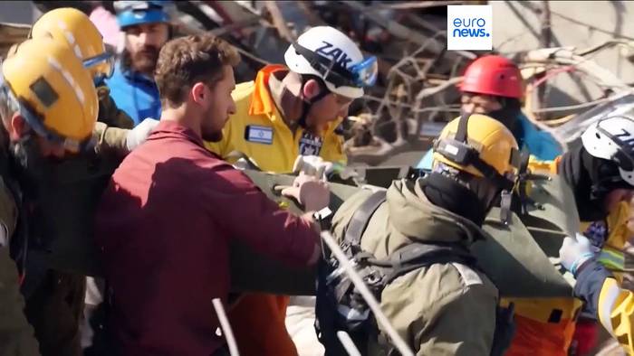 News video: Sicherheitsrisiken nach Erdbeben in Türkei: Retter aus Deutschland und Österreich setzen Einsatz aus
