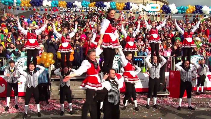 News video: Rosenmontagsumzug in Mainz: Die Jecken feiern