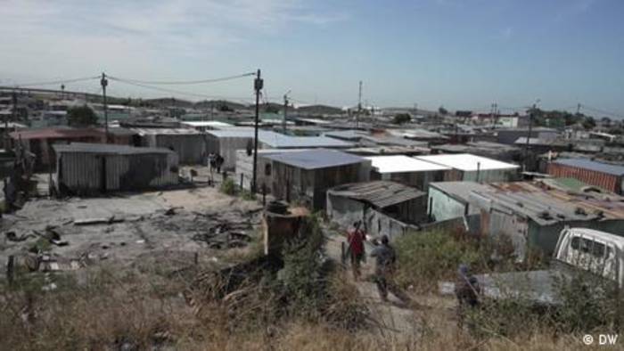 Video: Neue Baumethoden sollen Brände in Kapstadts Slums verhindern