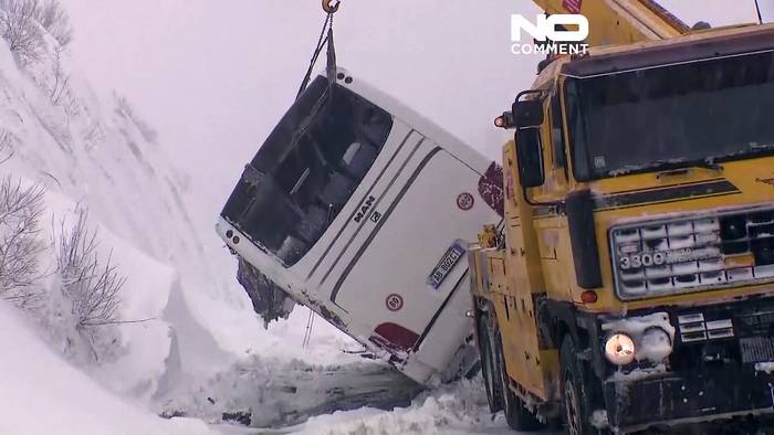 Video: Wintereinbruch in Kroatien: Sturm und Schnee sorgen für Verkehrschaos