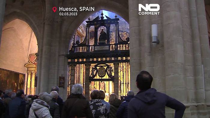 Video: Magische Lichter: Equinox erleuchtet Marienstatue in Huesca in Spanien