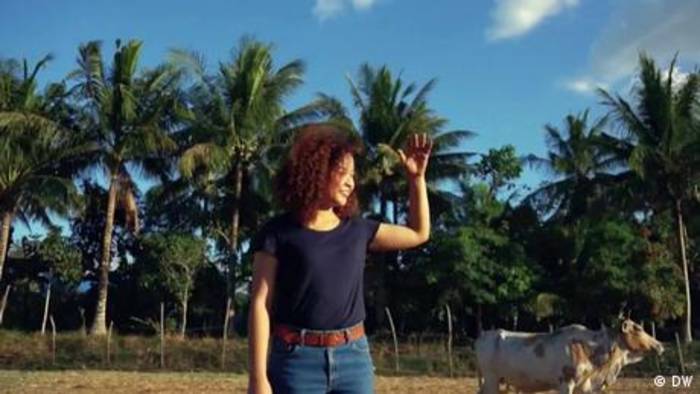 Video: Aus Liebe zum Land - junge Bäuerin von den Philippinen