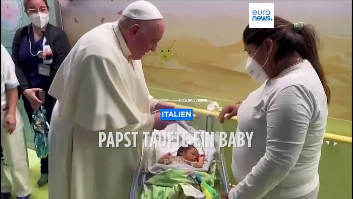 Video: Stippvisite auf der Krebsstation: Papst tauft Baby 