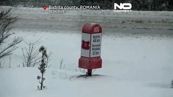 Video: Schlitterpartie auf Sommerreifen: Schneechaos in Teilen Rumäniens