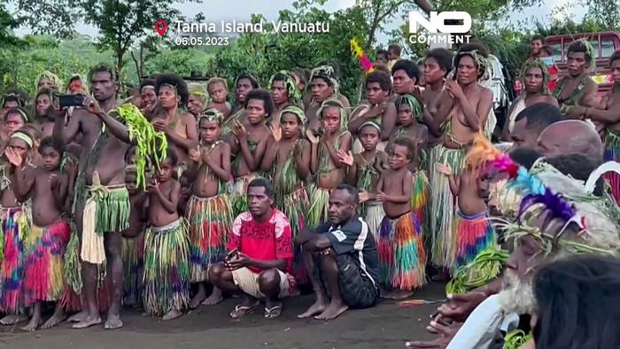 Video: Der Vater als Gottheit: Warum Vanuatu König Charles III. feiert