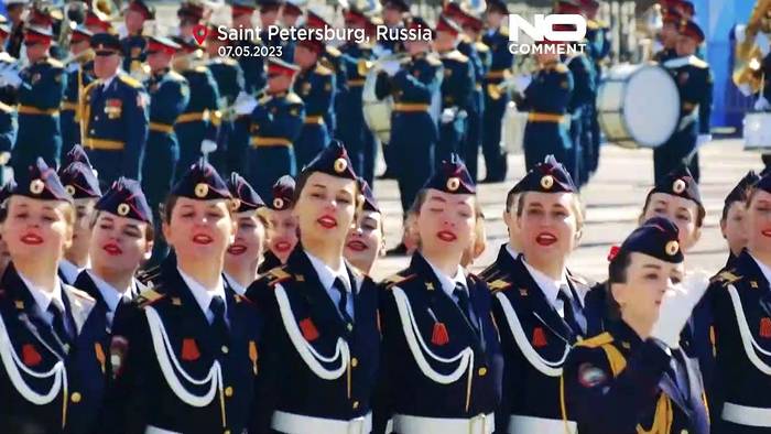 Video: Militärparaden in Moskau und St. Petersburg: Russland probt für den 