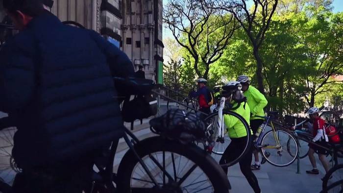 News video: Segnung von Fahrrädern in New York - der etwas andere Gottesdienst
