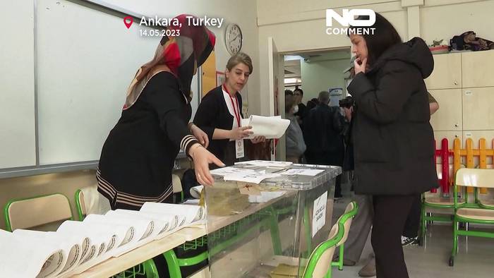 Video: Wähler in der Türkei geben Stimmen ab