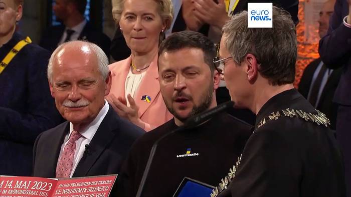 Video: Ukraines Präsident bekommt Karlspreis und 2,7 Mrd. Militärhilfe aus Deutschland